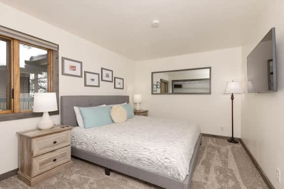 Cozy Slope-Side Stillwater 2 Bedroom #1025 Resort Base Area - Image 5